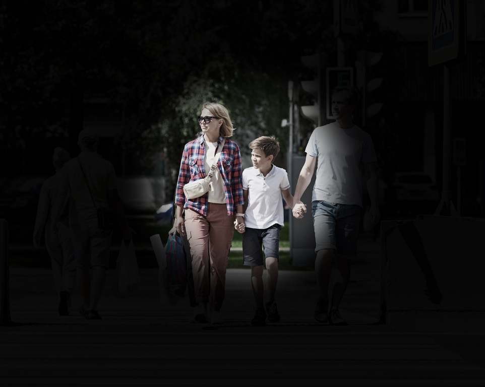 Foto Familie im Verkehr — Tunnelblick blasse Farben